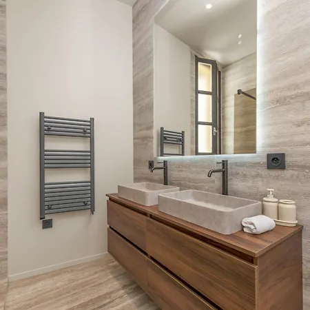 Apartment Elegant Et Spacieux 4 Pieces, Pres De Monaco - Hi
